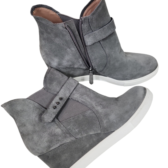 Paolo Shoes - Linea Paolo, Woman's Gray suede wedge  Sneaker Bootie, rarely worn, Size 10